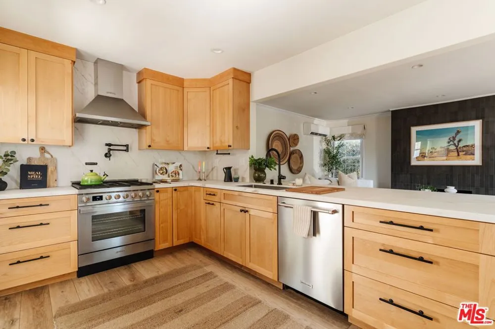 3540 Maplewood Avenue Los Angeles, CA 90066