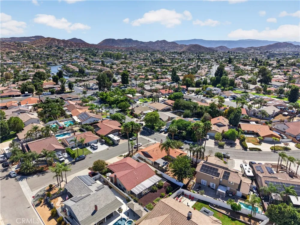 23664 Outrigger Canyon Lake, CA 92587