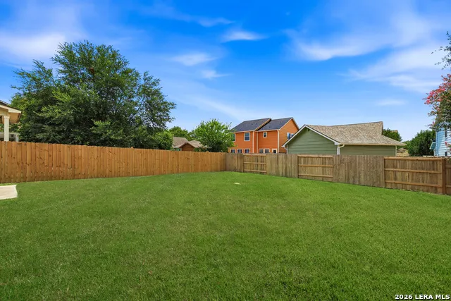 121 SLEEPY TRL Cibolo, TX 78108