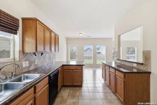 121 SLEEPY TRL Cibolo, TX 78108