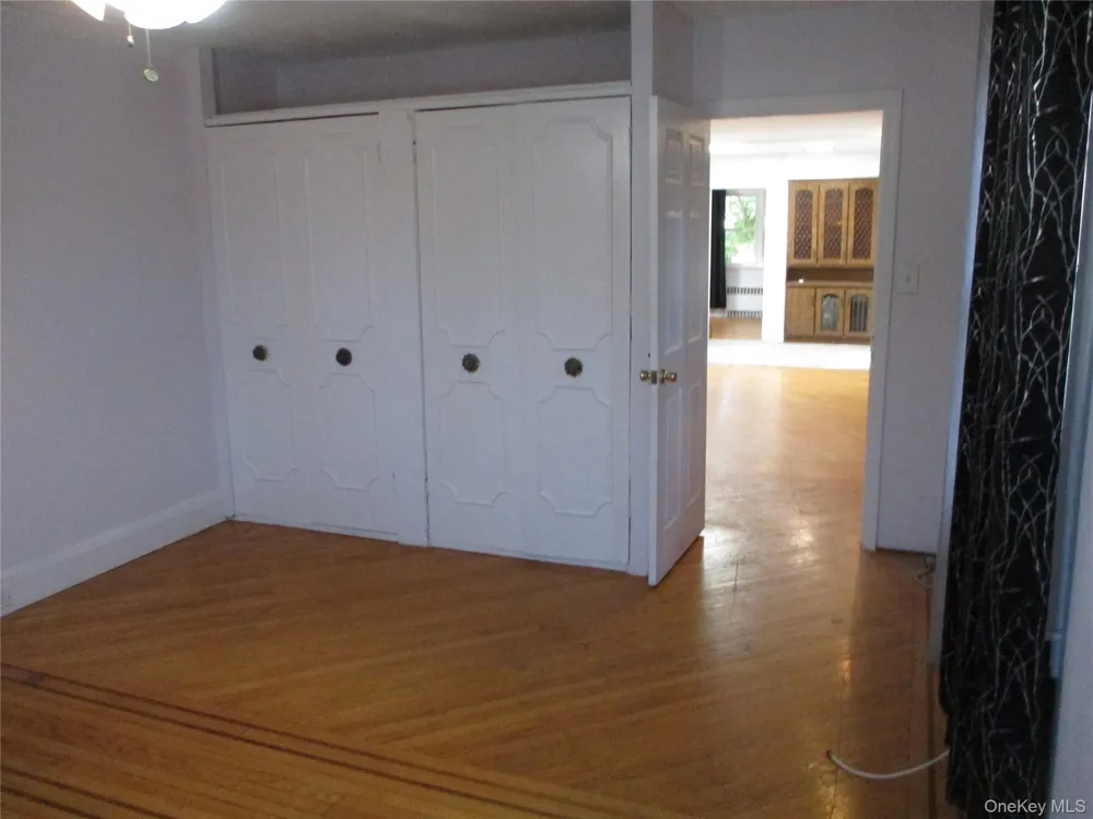 127 Gordon Valley Stream, NY 11581