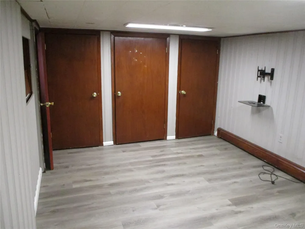 127 Gordon Valley Stream, NY 11581