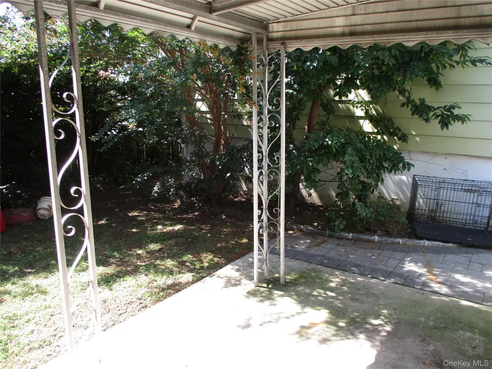 127 Gordon Valley Stream, NY 11581