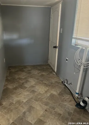 504 E Hondo Devine, TX 78016
