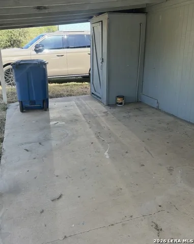 504 E Hondo Devine, TX 78016