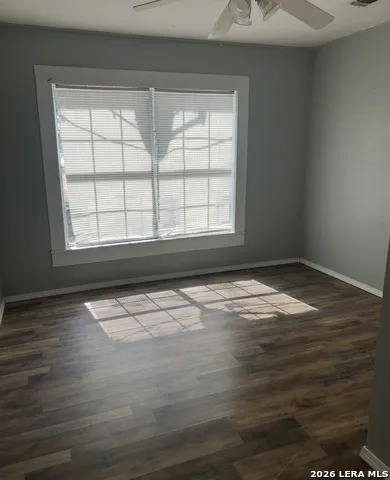 504 E Hondo Devine, TX 78016