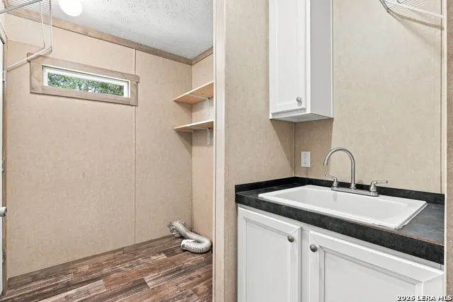1117 PLUM ST Floresville, TX 78114