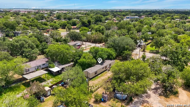 1117 PLUM ST Floresville, TX 78114
