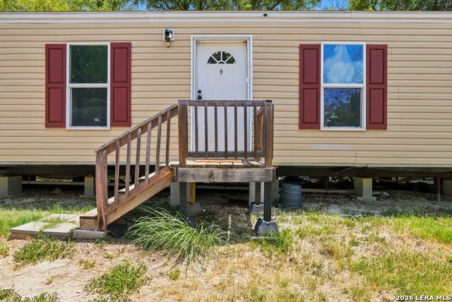1117 PLUM ST Floresville, TX 78114