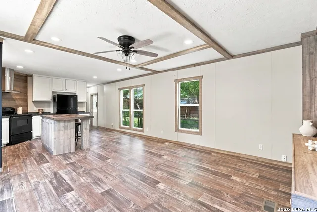 1117 PLUM ST Floresville, TX 78114