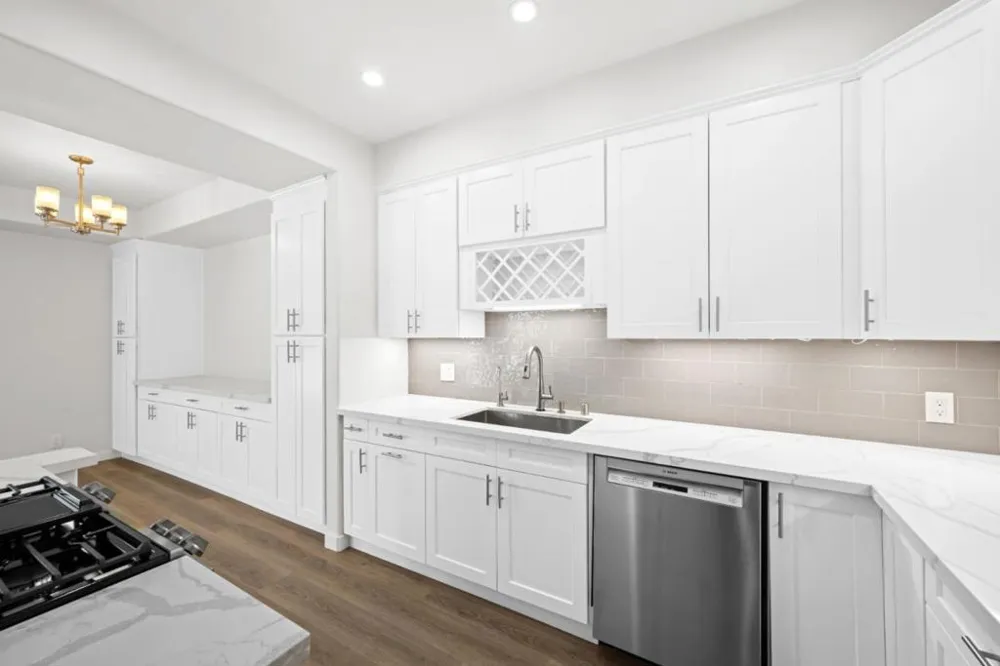 910 S Bedford Street #102 Los Angeles, CA 90035