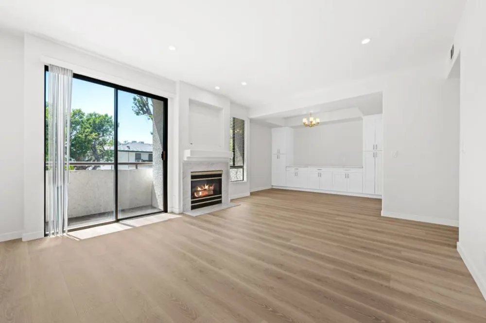 910 S Bedford Street #102 Los Angeles, CA 90035