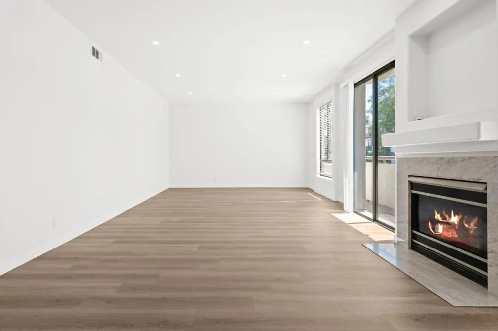 910 S Bedford Street #102 Los Angeles, CA 90035