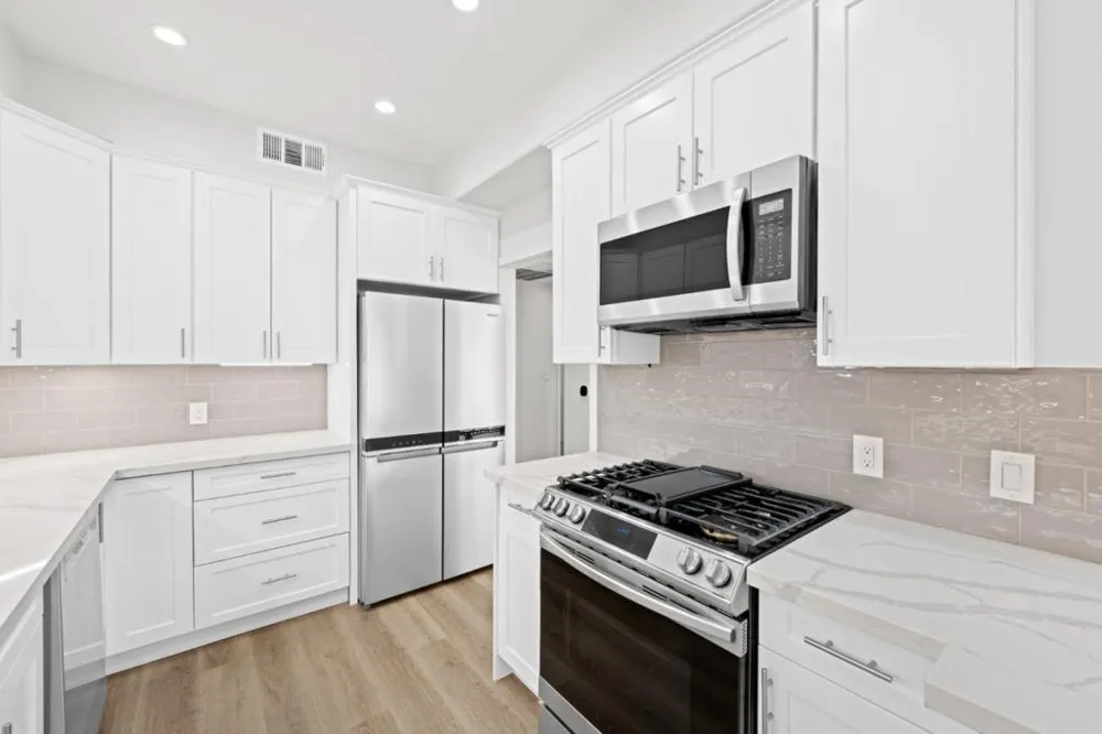 910 S Bedford Street #102 Los Angeles, CA 90035