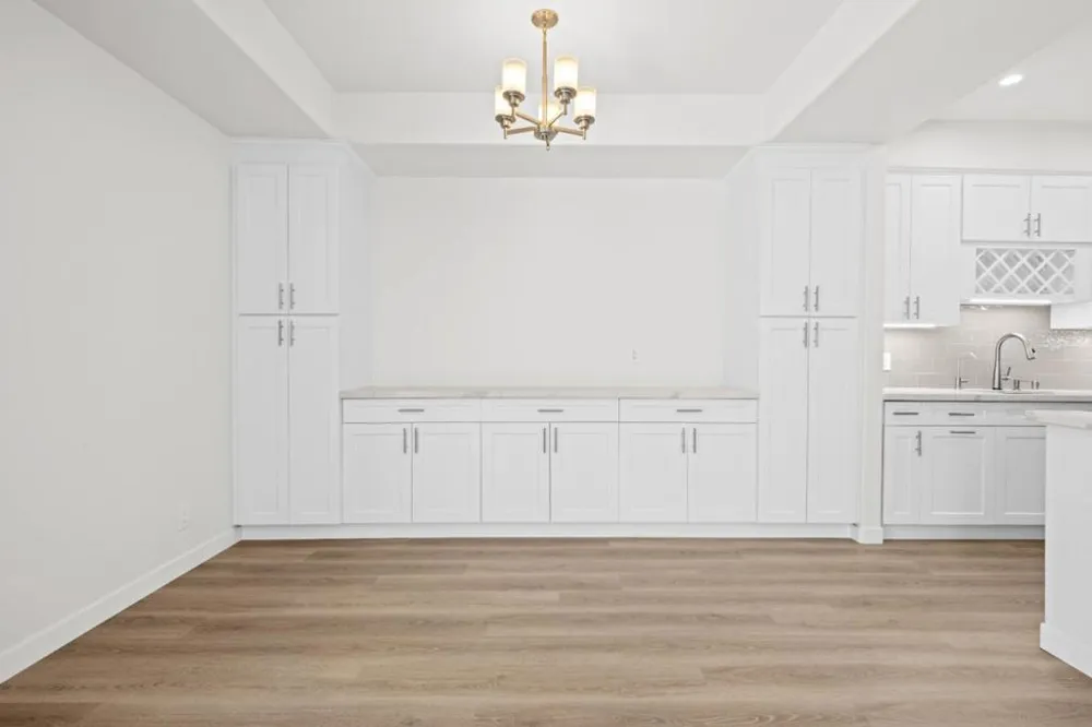 910 S Bedford Street #102 Los Angeles, CA 90035