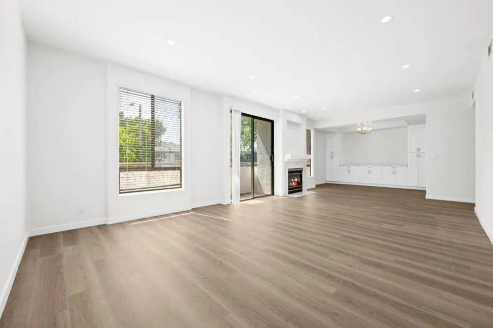 910 S Bedford Street #102 Los Angeles, CA 90035