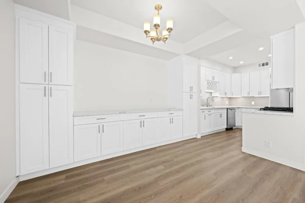 910 S Bedford Street #102 Los Angeles, CA 90035