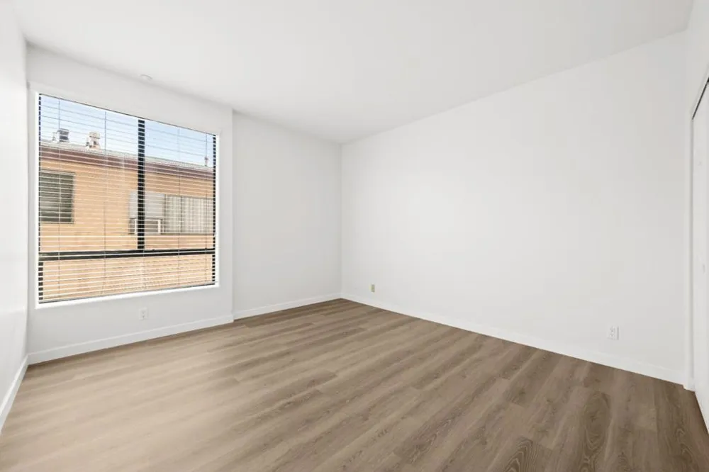 910 S Bedford Street #102 Los Angeles, CA 90035