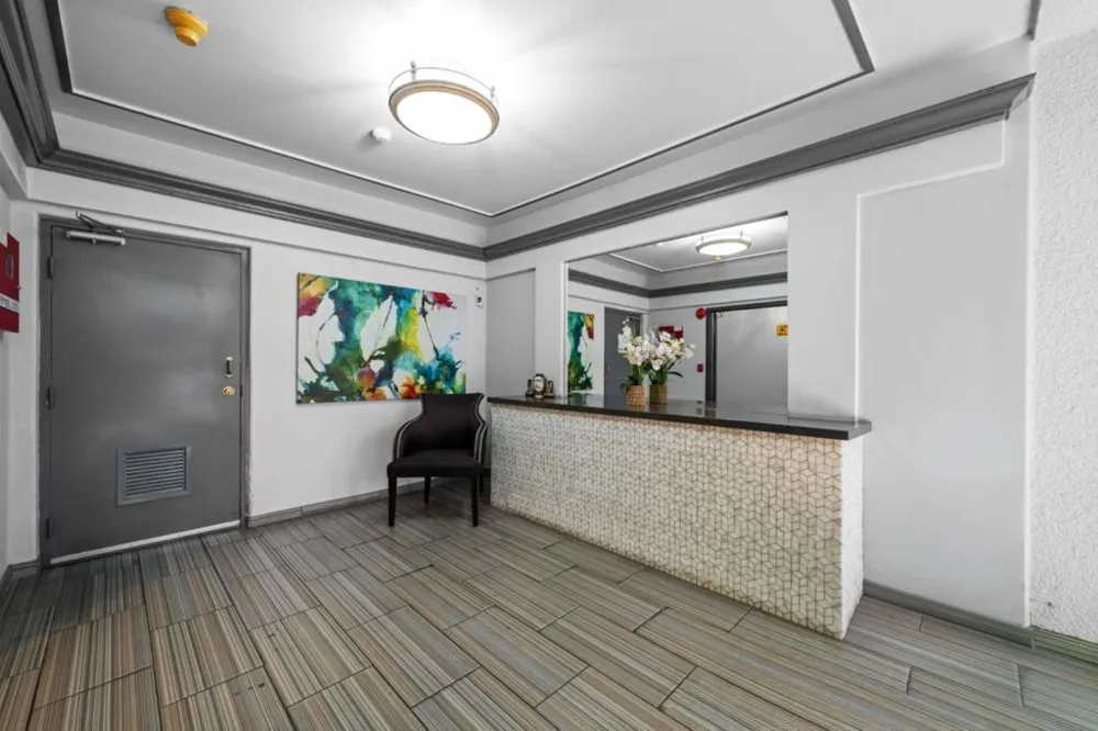 910 S Bedford Street #102 Los Angeles, CA 90035