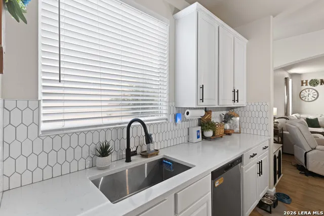 2526 SUNSET BND San Antonio, TX 78244