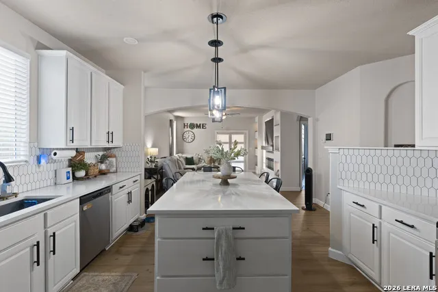 2526 SUNSET BND San Antonio, TX 78244