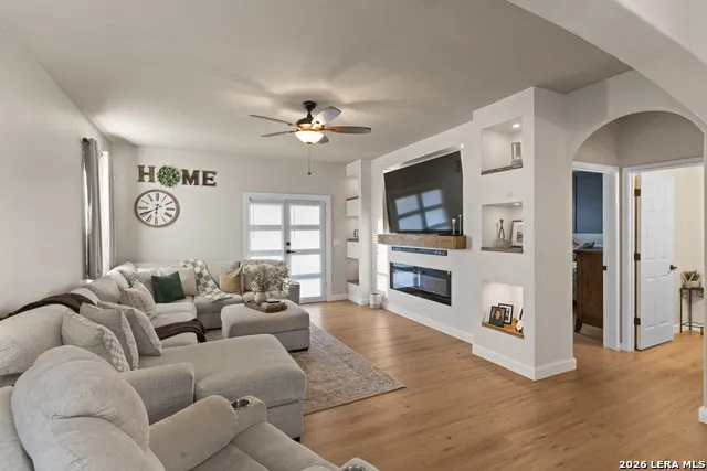 2526 SUNSET BND San Antonio, TX 78244