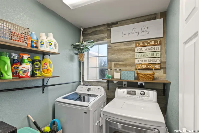 2526 SUNSET BND San Antonio, TX 78244