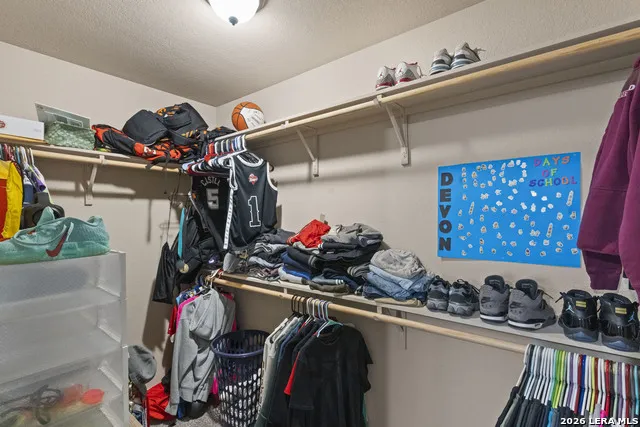 2526 SUNSET BND San Antonio, TX 78244