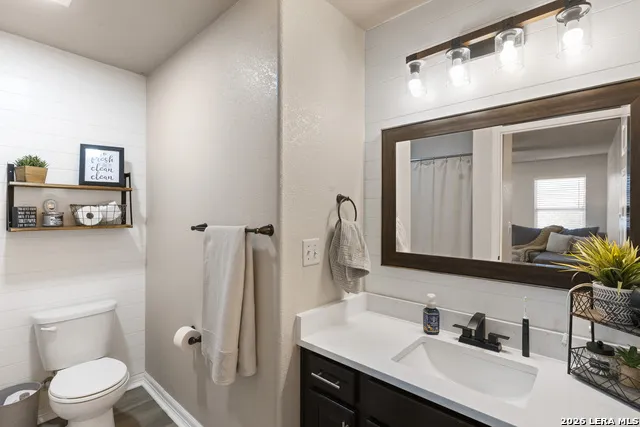 2526 SUNSET BND San Antonio, TX 78244