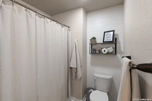 2526 SUNSET BND San Antonio, TX 78244