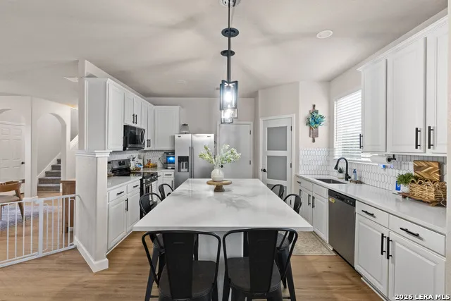 2526 SUNSET BND San Antonio, TX 78244