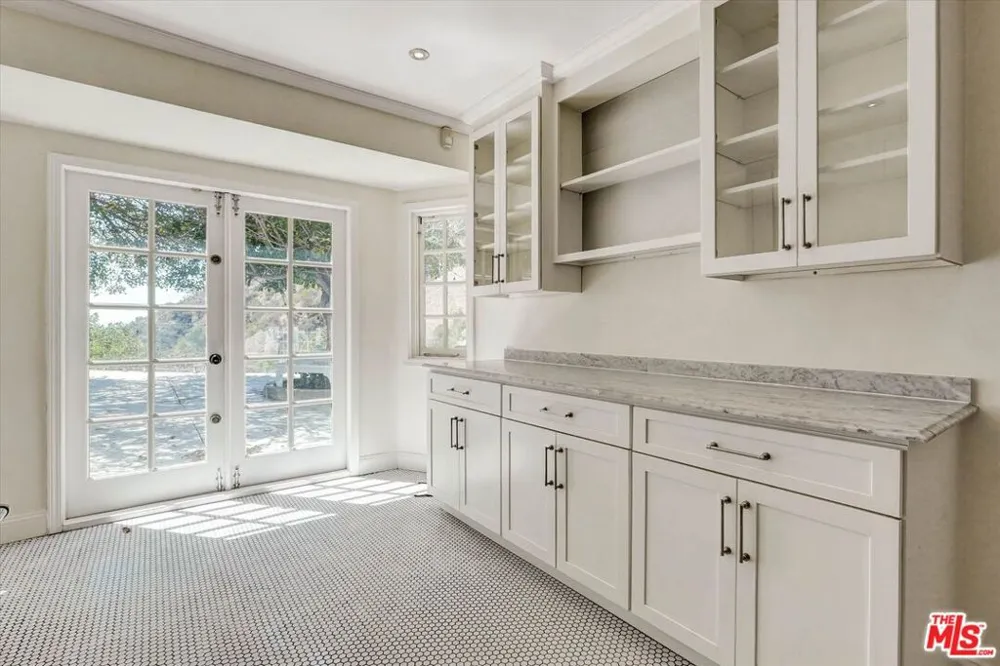 2200 Outpost Drive Los Angeles, CA 90068