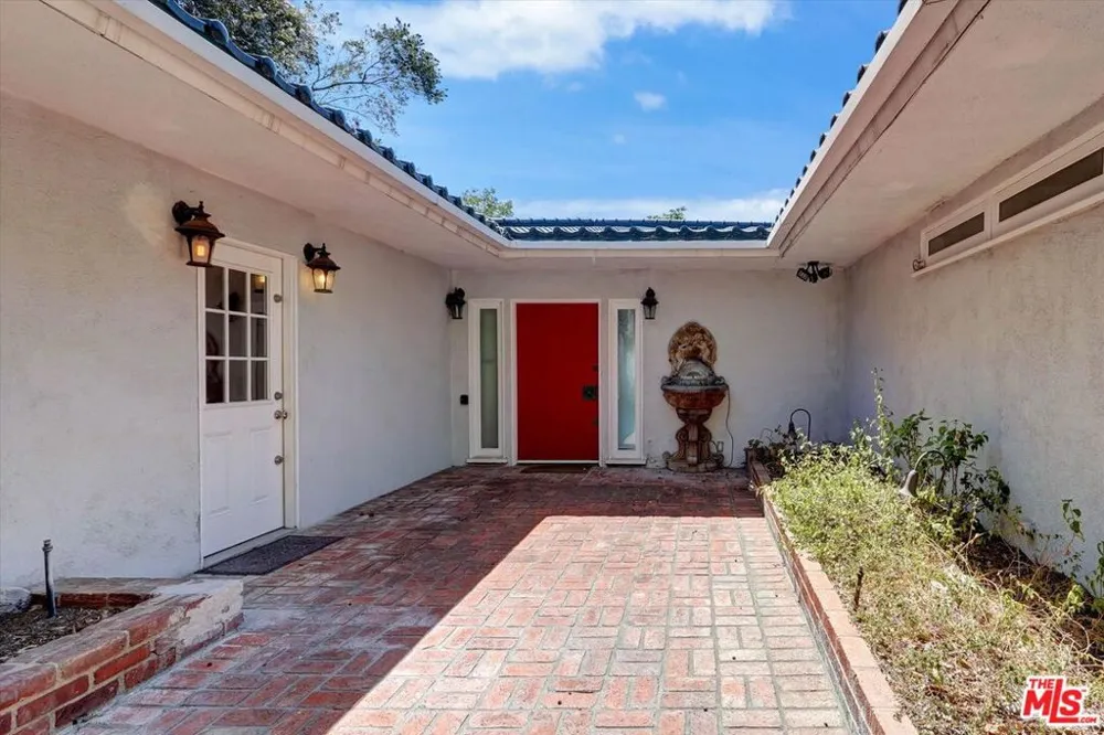 2200 Outpost Drive Los Angeles, CA 90068