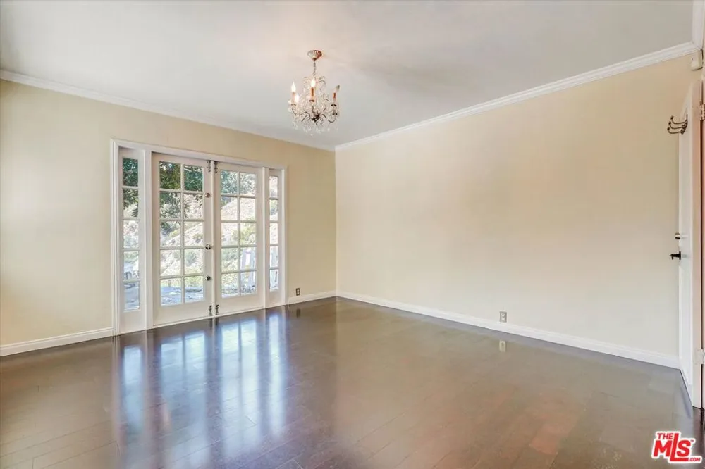 2200 Outpost Drive Los Angeles, CA 90068
