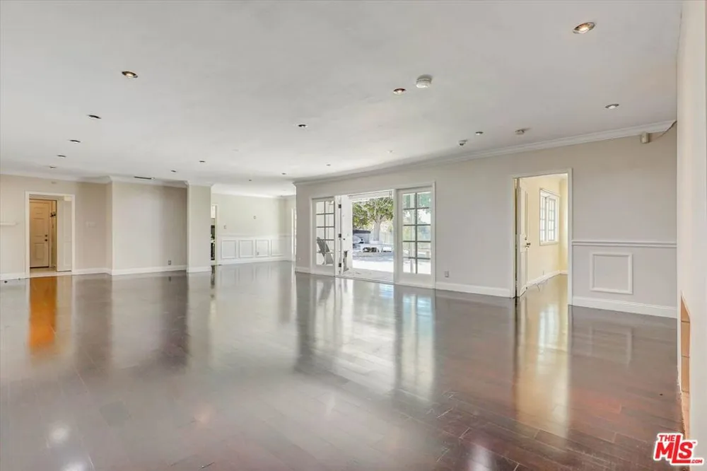 2200 Outpost Drive Los Angeles, CA 90068
