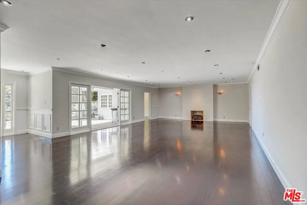 2200 Outpost Drive Los Angeles, CA 90068