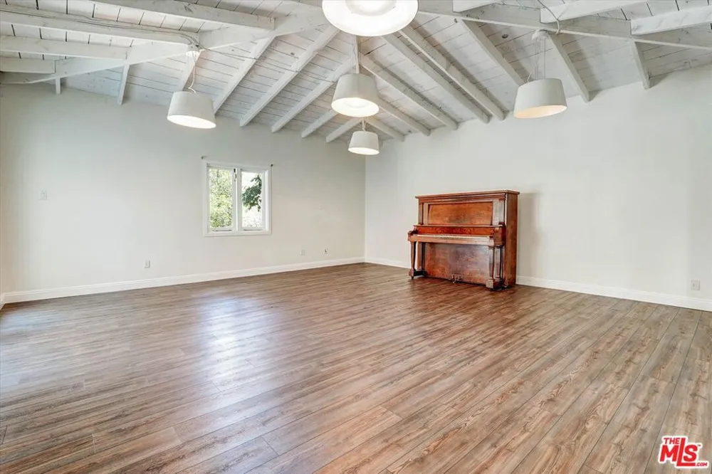 2200 Outpost Drive Los Angeles, CA 90068