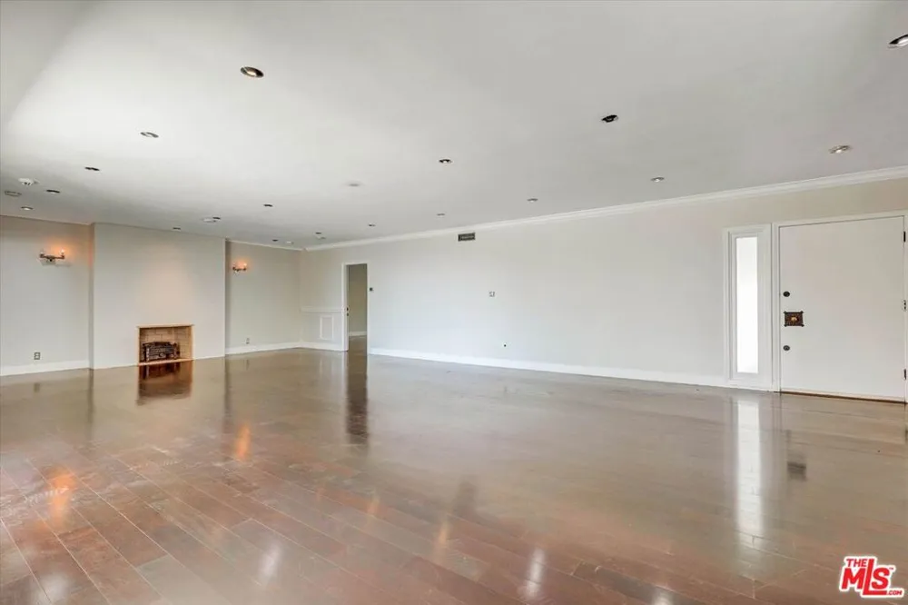 2200 Outpost Drive Los Angeles, CA 90068