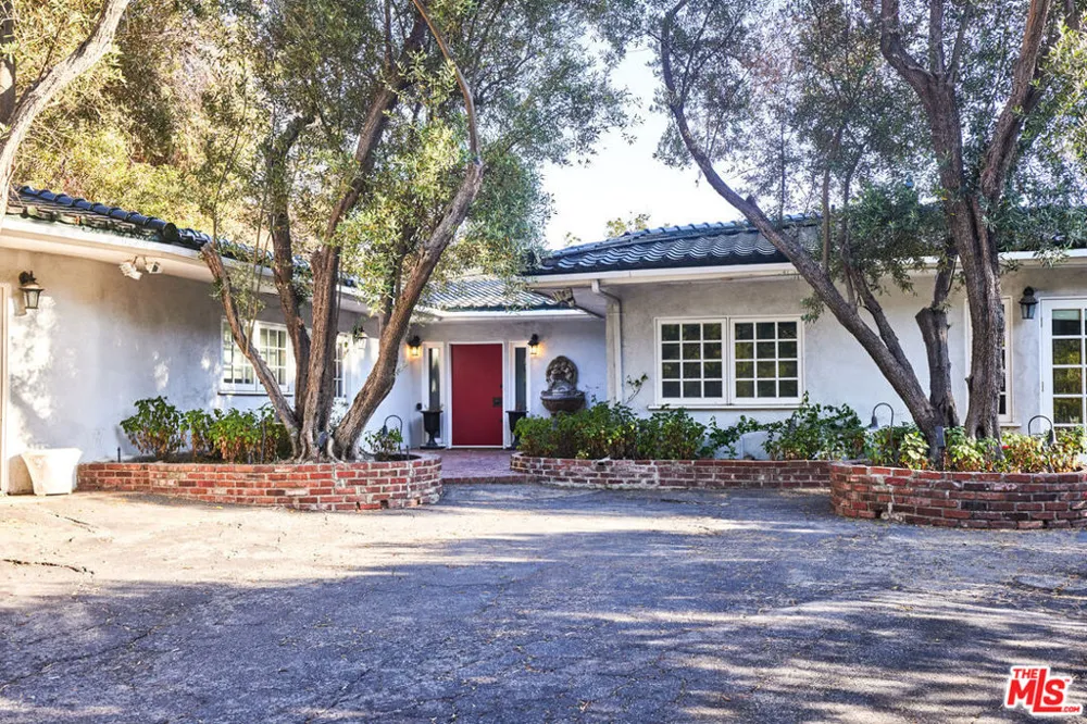 2200 Outpost Drive Los Angeles, CA 90068