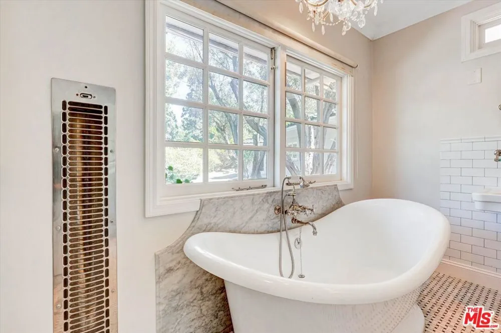 2200 Outpost Drive Los Angeles, CA 90068