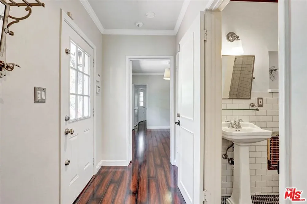 2200 Outpost Drive Los Angeles, CA 90068