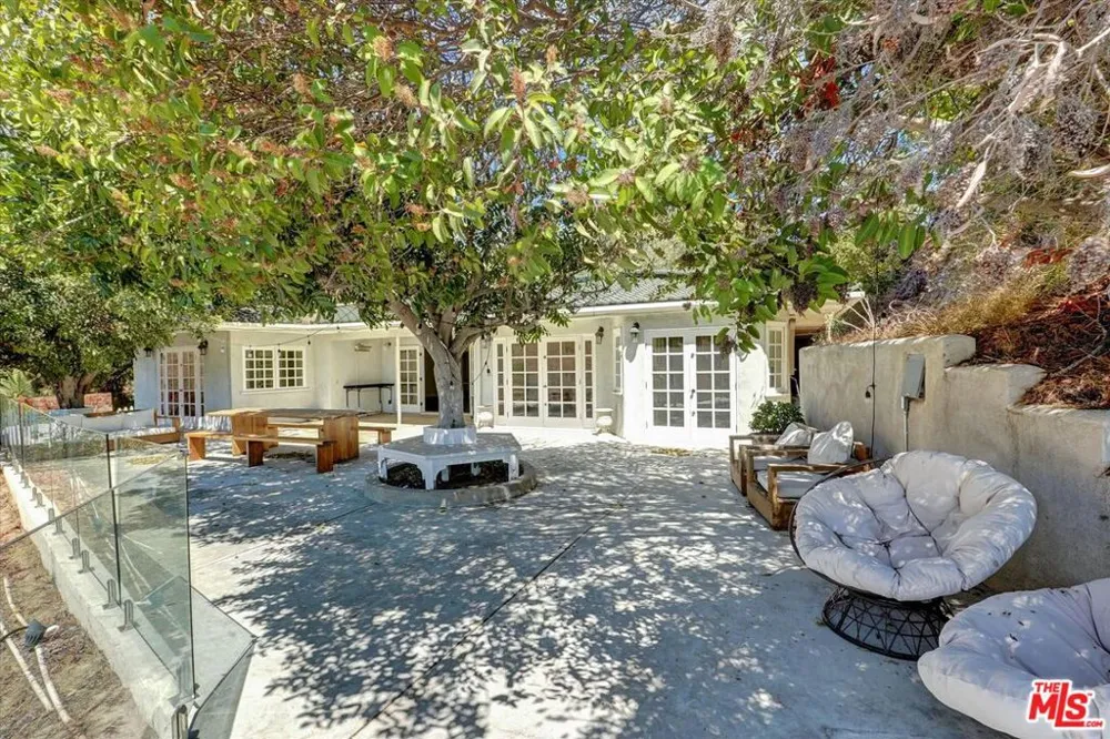 2200 Outpost Drive Los Angeles, CA 90068