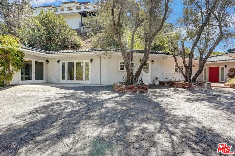 2200 Outpost Drive Los Angeles, CA 90068