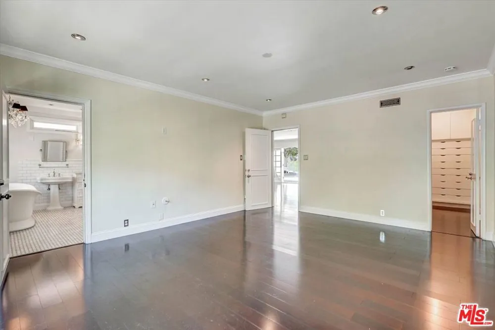 2200 Outpost Drive Los Angeles, CA 90068