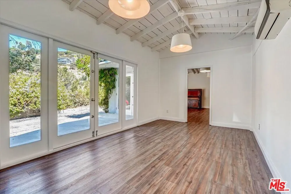 2200 Outpost Drive Los Angeles, CA 90068