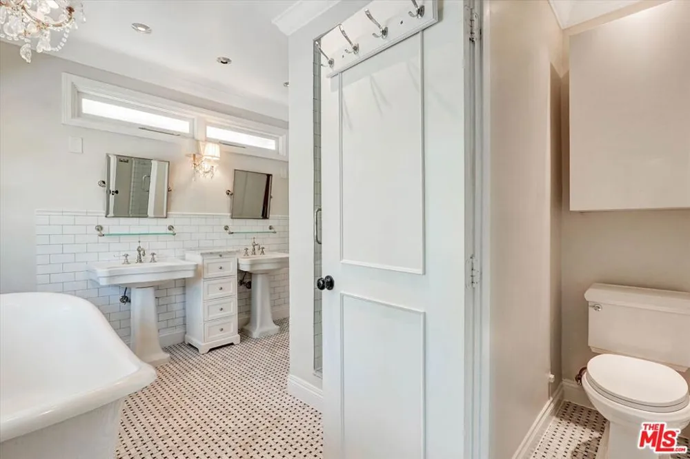 2200 Outpost Drive Los Angeles, CA 90068