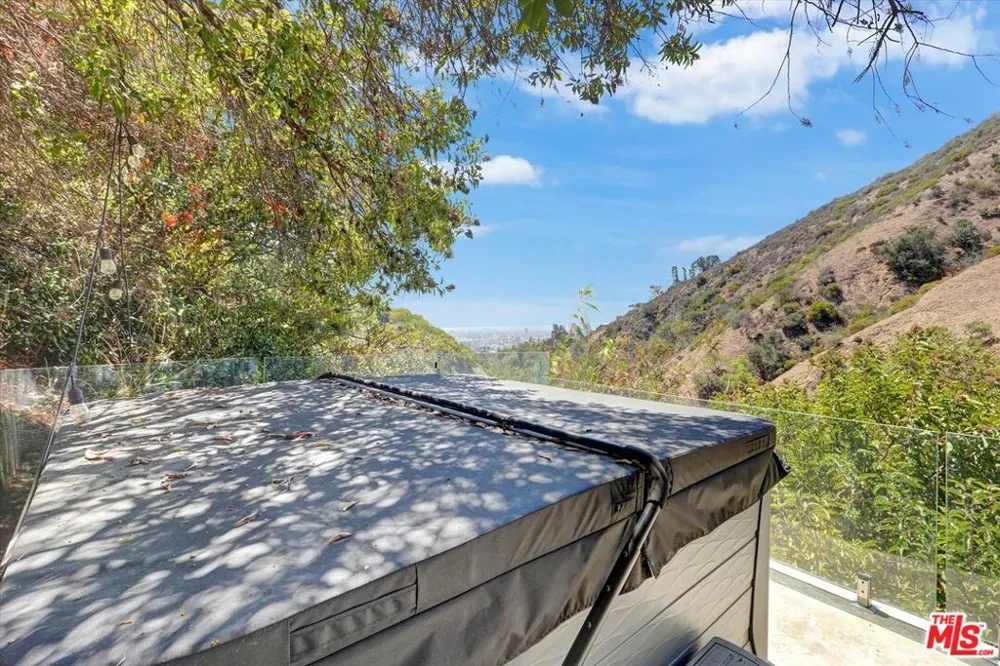 2200 Outpost Drive Los Angeles, CA 90068