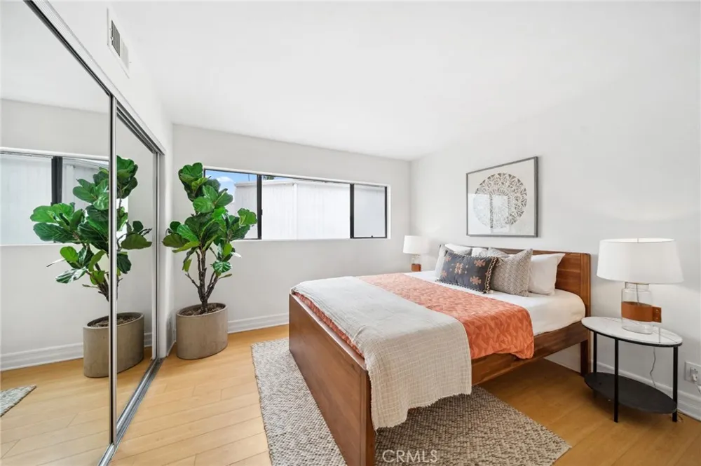 2500 Abbot Kinney Boulevard #5 Venice, CA 90291