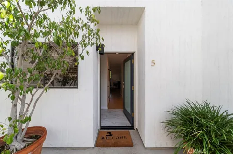 2500 Abbot Kinney Boulevard #5