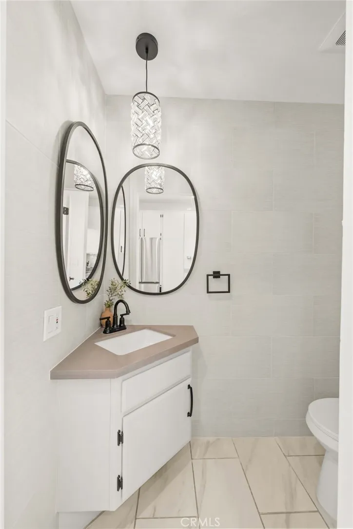 2500 Abbot Kinney Boulevard #5 Venice, CA 90291